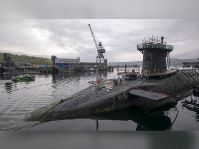 Too tanked for Tridents? Royal Navy officer in charge of nukes reportedly came to work drunk & clutching bag of BBQ chicken