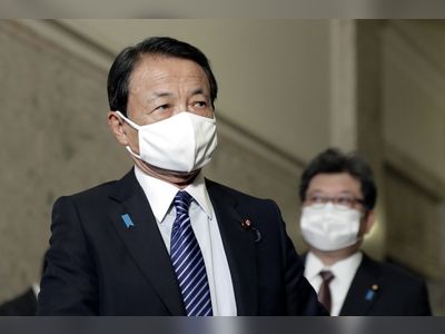 Hong Kong’s Weaker Financial Hub Appeal is Japan’s Opportunity, Aso Says