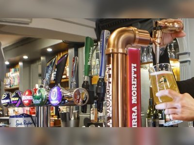 Covid rules: Confusion as social clubs serve alcohol in tier 3 areas
