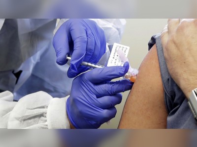 Americans should be warned of coronavirus vaccine side effects, medical experts say