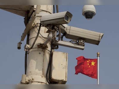 This man hides from security cameras in Beijing: it’s not crime, it’s art