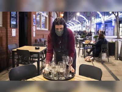 Covid: Pub alcohol ban sees barrels of beer poured away