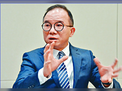 Erick Tsang says an amendment bill will be sent to Legco requiring district councillors – such as, from far left below, Leos Lee, Jay Li and Lester Shum – to take an oath. SING TAO