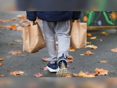 Universal credit: MPs urge PM to keep £20 benefit 'lifeline'