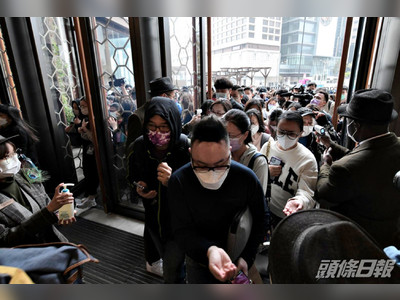 Crowds queue to enter the reopened K11 Musea