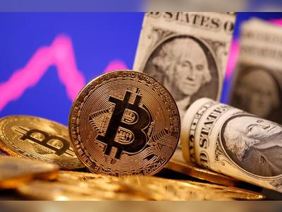 Rush to bitcoin? Not so fast, say keepers of corporate coffers