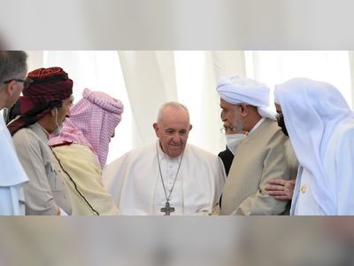 Pope Francis denounces extremism on historic visit to Iraq