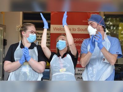 NHS pay: 'Undervalued' nurses may quit over 1% rise - union