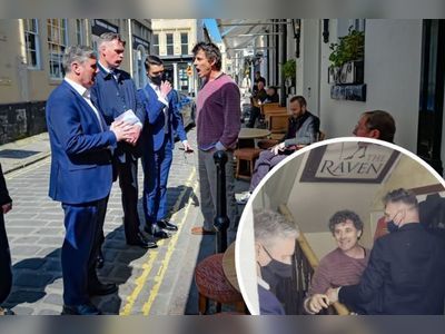 Starmer thrown out of Bath pub in lockdown row