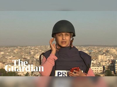 Journalist reports live from Gaza as neighbouring building hit by Israel airstrike