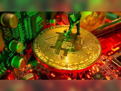 Bitcoin Drops to Lowest Value Since September Amid Cryptocurrency Market Turbulence