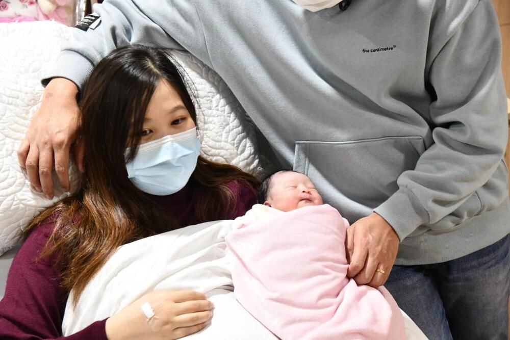 Two 'Midnight Children' among five New Year's babies welcomed by HK
