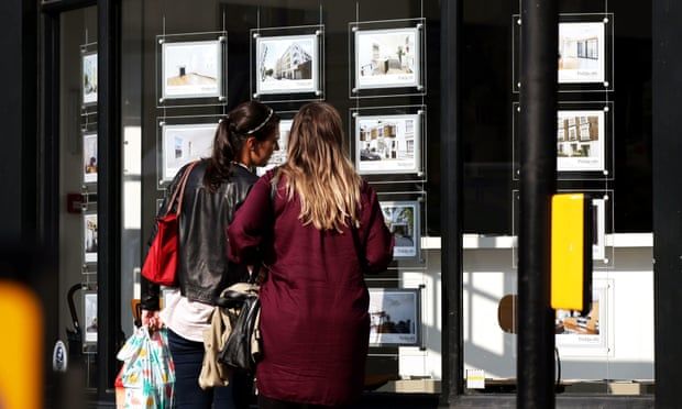 UK housing market expected to stabilise in 2022 after bumper year
