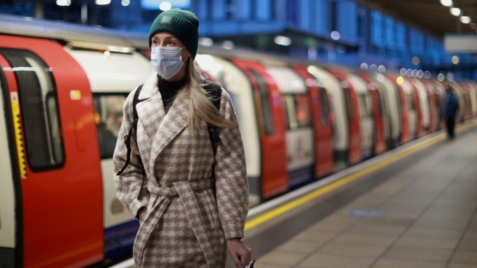Covid-19: Hundreds of maskless London Underground passengers fined