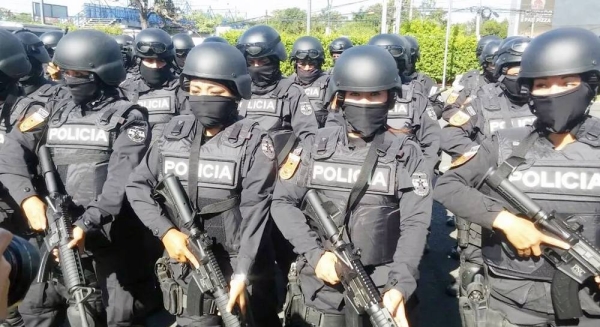 El Salvador anti-gang measures 'a success' as 17,000 held