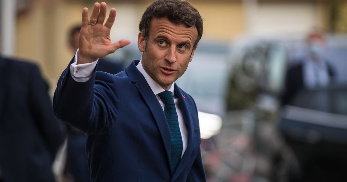 Macron, Putin resume phone contact but remain far apart on Ukraine war