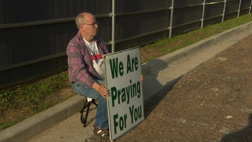 Anger outside Mississippi's last abortion clinic