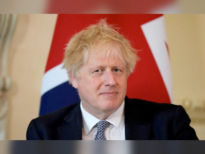 Boris Johnson Warns Emmanuel Macron Off "Settling Ukraine Conflict Now"