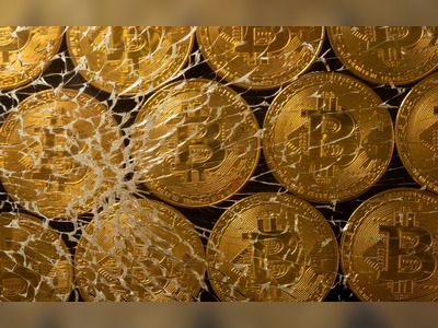 Bitcoin drops below $19,000 benchmark