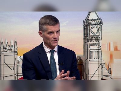 Rail reform needed before workers' pay increases, says transport secretary