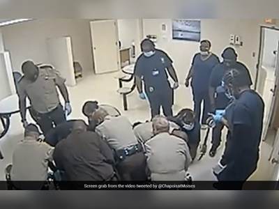 Video Shows US Cops Restraining Black Man Who Died At Mental Hospital