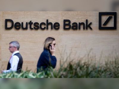 Deutsche Bank share slide reignites worries among investors